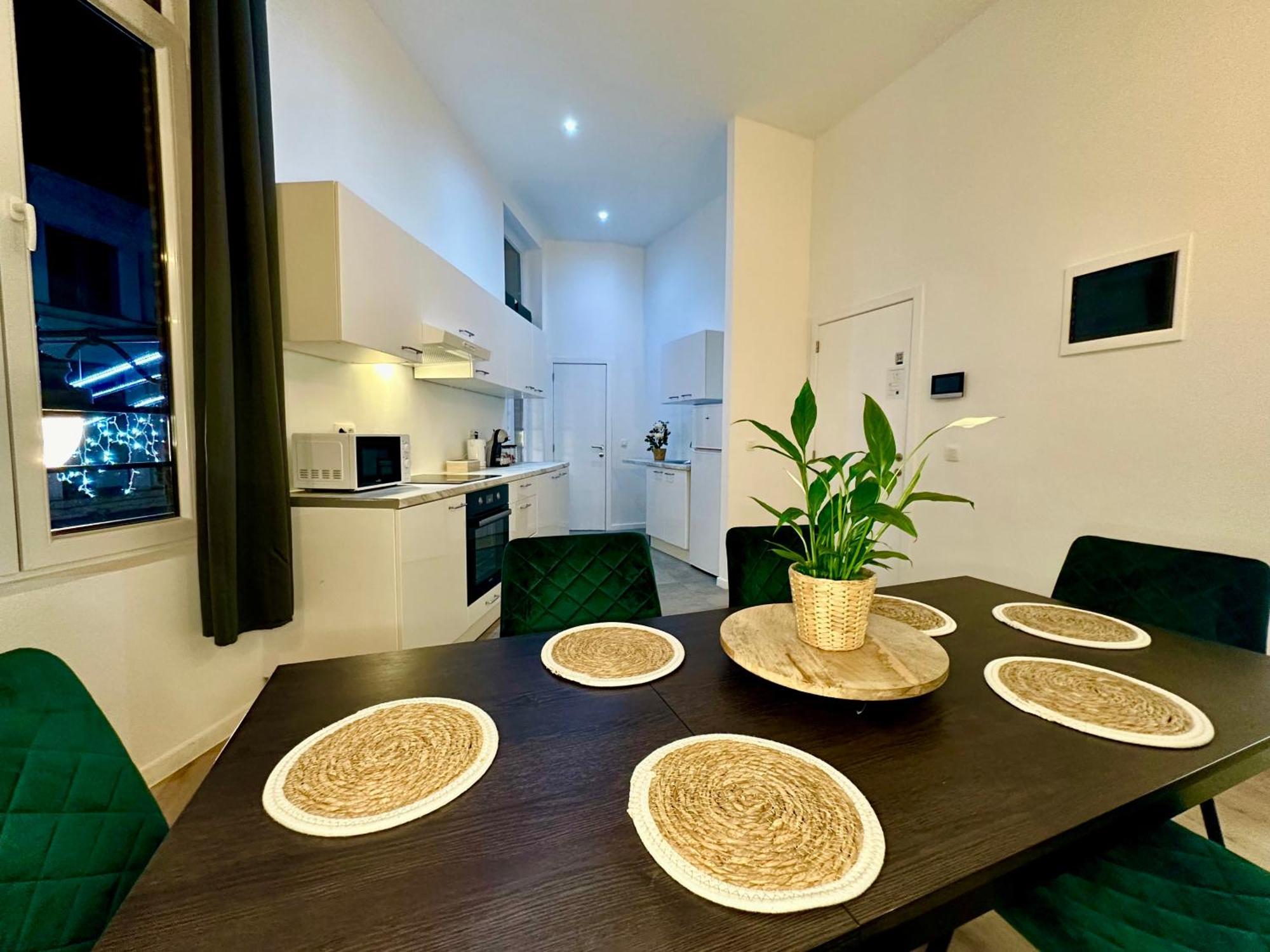 Luxury Suites Mons By Rikas Hotels Exterior foto